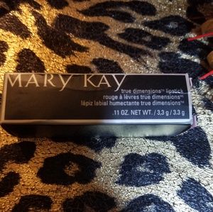 True Dimensions lipstick